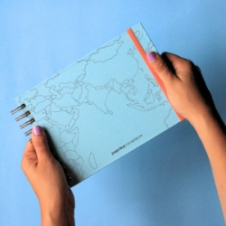 BIT�CORAS DE VIAJES TALLE S - WORLDMAP CELESTE
