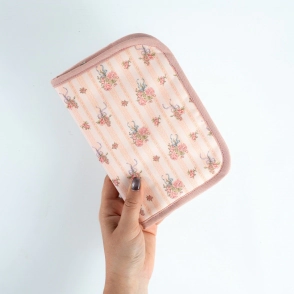 PORTADOCUMENTOS DE VIAJE CON CIERRE LA VIE EN ROSE