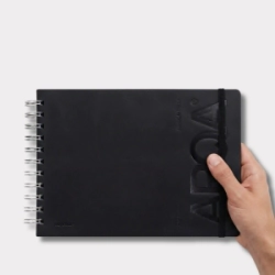 AGENDA 2027 - ARQA TALLE M 21X15 SAV - TOTAL BLACK